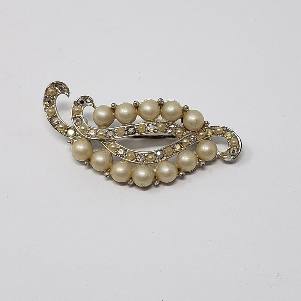 Faux Pearl Gold-Tone Rhinestone Gemstone Leaf Shaped Brooch